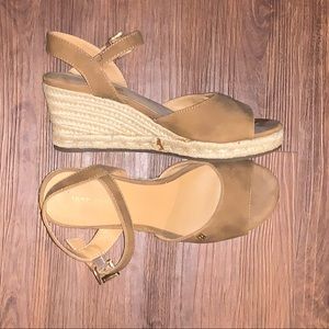 Tommy Hilfiger small wedge espadrilles sandal woman’s size 6.